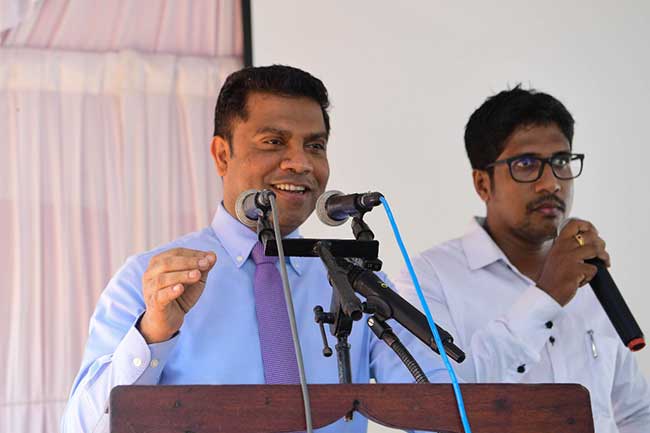ஓய்வுபெறும் வயதை திருத்தியமைக்கும் கோரிக்கைகளை, அரசாங்கம் ஆராய்ந்து வருவதாக தெரிவிப்பு