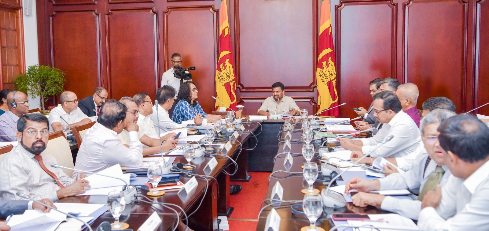 25 ஆயிரம் ரூபாய் நிதியை, இந்த வாரத்துக்குள் முழுமையாக செலுத்தி முடிக்குமாறு ஜனாதிபதி உத்தரவு