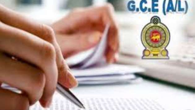 மதுபோதையில் காணப்பட்ட பரீட்சை நிலைய அதிகாரிகள் இருவர் பணி இடைநீக்கம்