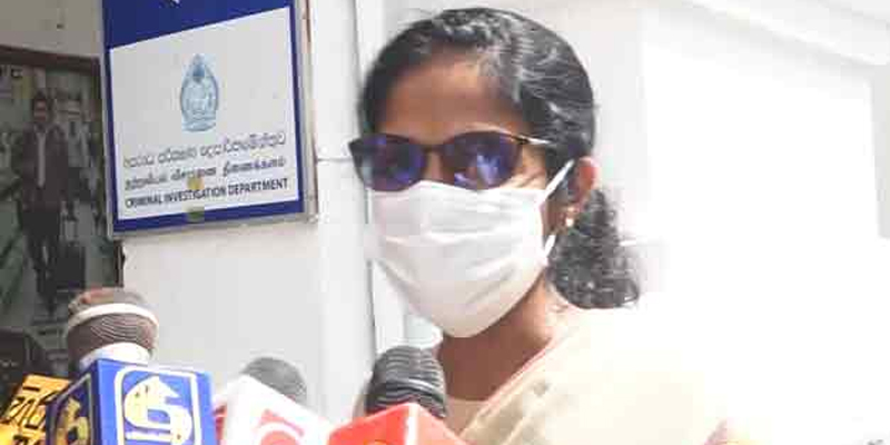 சாகும் வரை உண்ணாவிரதமிருக்கும் தனது கணவரை, வைத்தியசாலையில் அனுமதிக்குமாறு சுரேஷ்சாலேயின் மனைவி கோரிக்கை