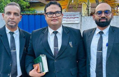 ஓரிடத்தில் அனுமதிக்கப்படாத ஆடை, இன்னோரிடத்தில்  அனுமதிக்கப்படுகிறது என்றால், தவறு எங்குள்ளது?: மனித உரிமைகள் ஆணைக்குழுவில் ஆஜரான பின்னர், சட்டத்தரணி முபாறக் முஅஸ்ஸம் கேள்வி
