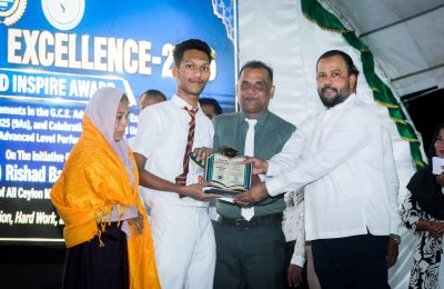 சாதனை மாணவர்களை பாராட்டும், மக்கள் காங்கிரஸின் விருது வழங்கும் விழா: திருகோணமலையில் பிரதம அதிதியாக றிஷாட் கலந்து கொண்டார்