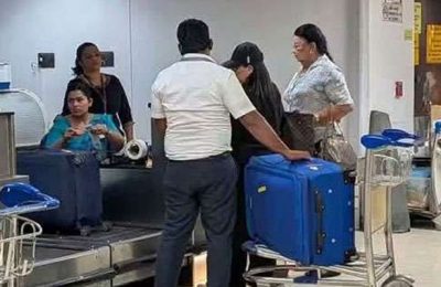 ஷிரந்தி ராஜபக்ஷ நாட்டிலிருந்து வெளியேறினார்