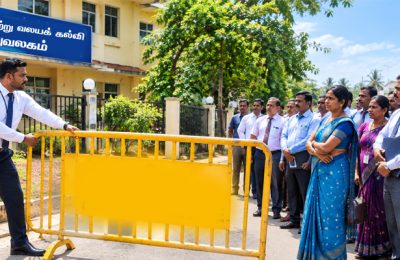 அக்கரைப்பற்று வலயக் கல்வி அலுவலகம், ஆசிரியர்களுக்கும் அதிபர்களுக்கும் ஒரு வாரம் கதவடைப்பு: இல்லாத அதிகாரத்தை கையில் எடுத்தாரா பிரதிக் கல்விப் பணிப்பாளர்?
