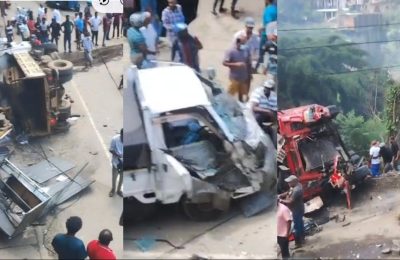 சீமெந்து லொறி, பல வாகனங்களுடன் மோதி கோர விபத்து: அக்குரணையில் சம்பவம்